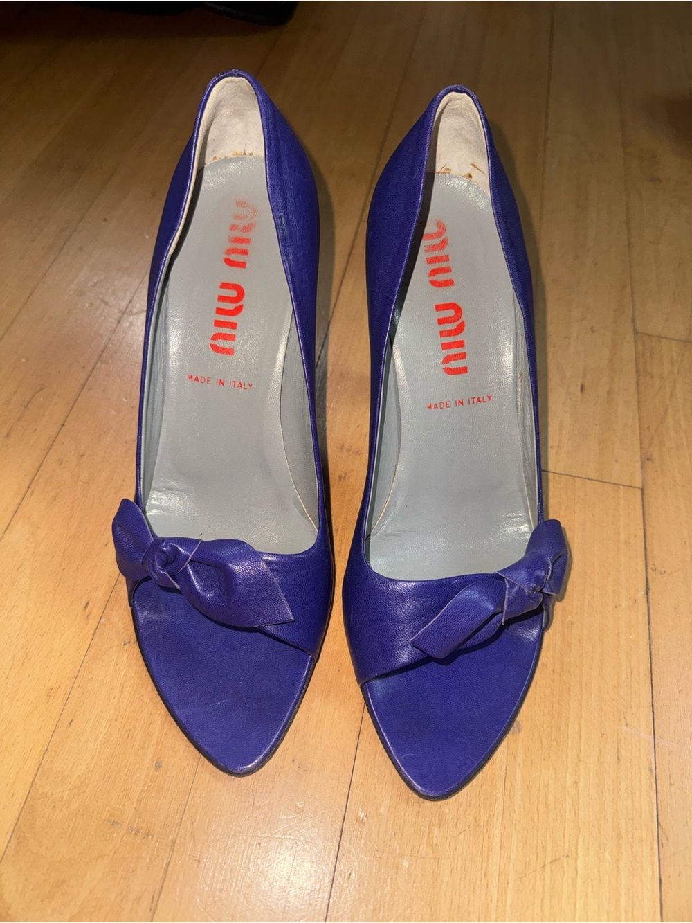 Miu Miu Violet Leather Pointed-Toe Pumps with Knot Accent